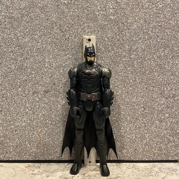 DC Comics The Batman Action Figure 11.5 - Picture 4 of 4